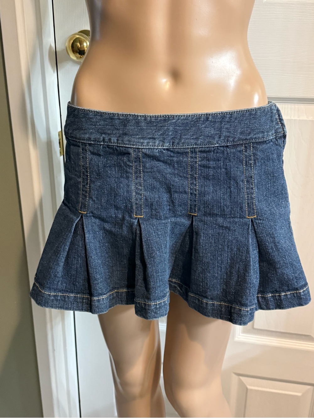 Vintage Y2K CK Calvin Klein Jeans Denim Pleated Mini Skirt Low Rise Size 11